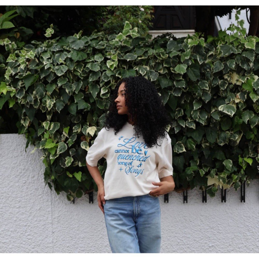 T-Shirt "Amor Inquebrável" (Bege)