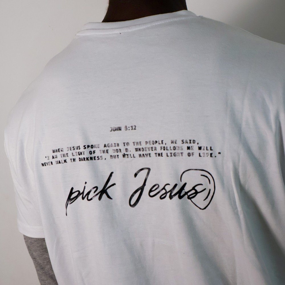 T-shirt Branca Pick Jesus