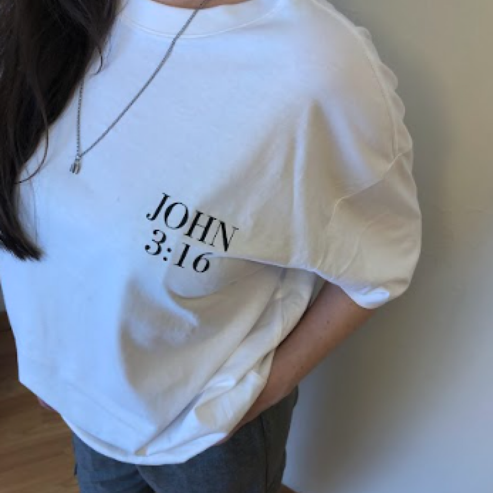 T-shirt branca João 3:16 